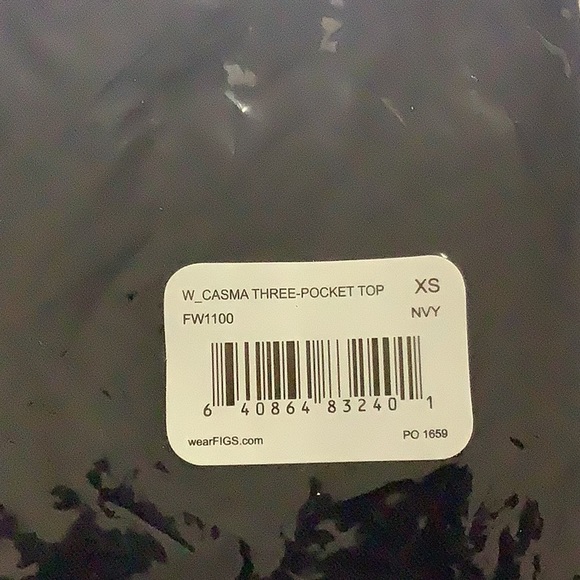 NWT FIGS XS w-casma three pocket top burgundy or black - Picture 5 of 7